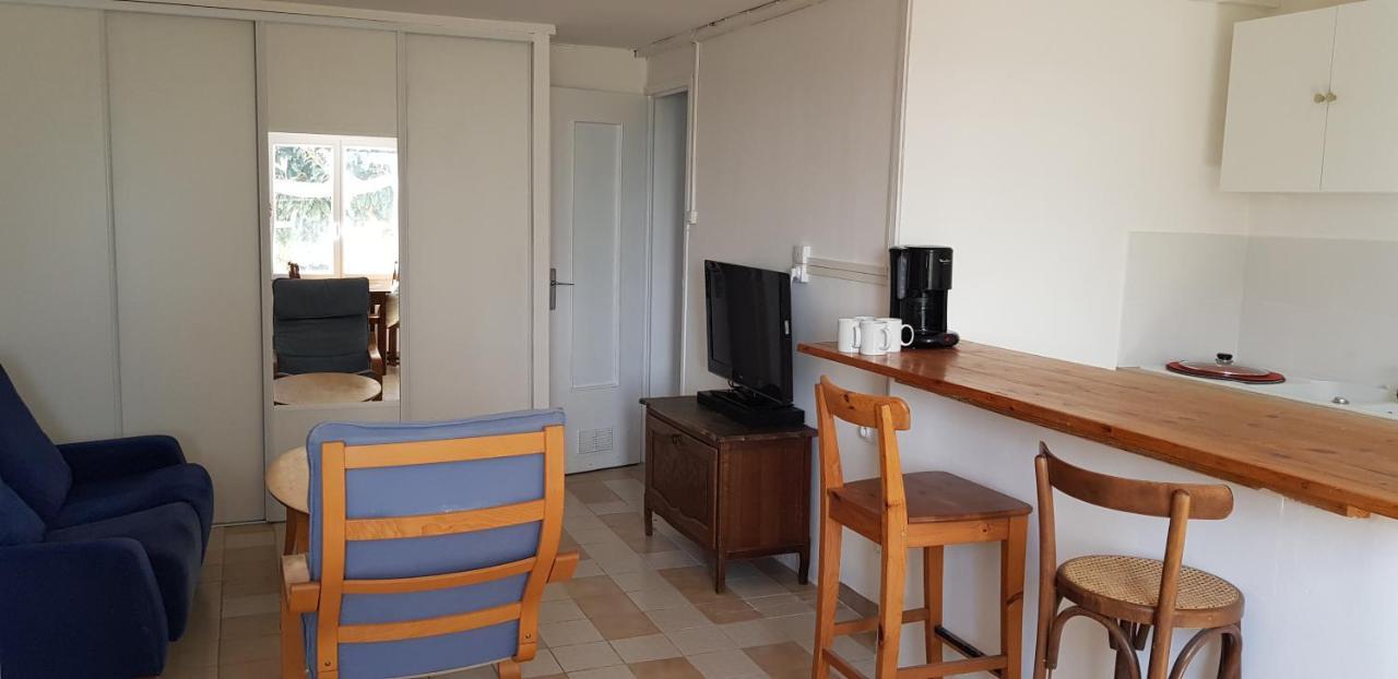 Petite maison refaite à neuf dans mas du 19ème siècle Arles Extérieur photo