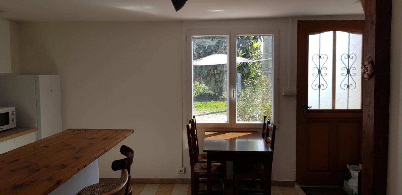 Petite maison refaite à neuf dans mas du 19ème siècle Arles Extérieur photo